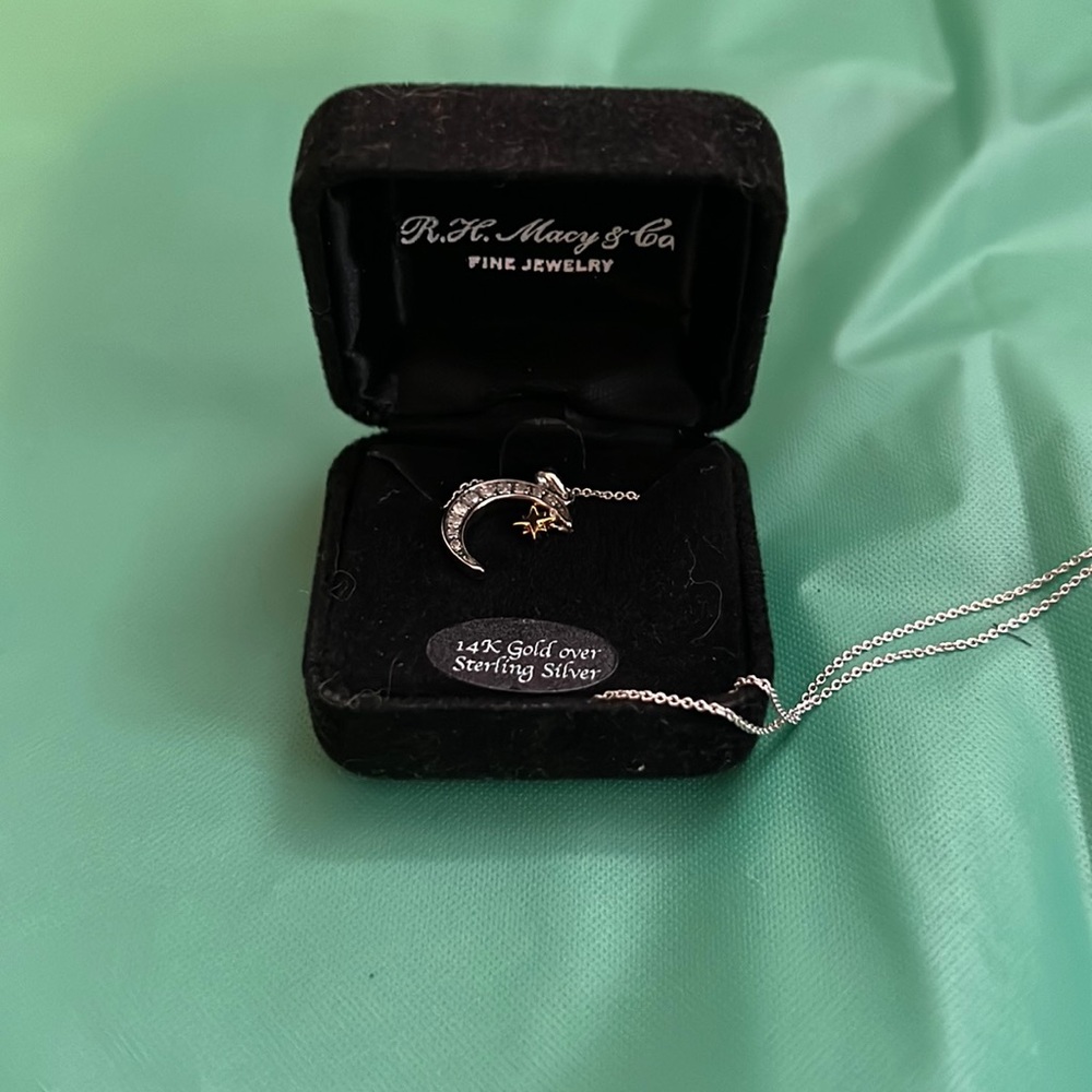 Bridge diamond pendant, necklace